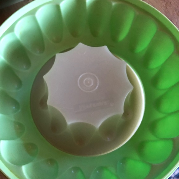 Tupperware Jello mold Mint green *missing lid piece - Picture 5 of 5